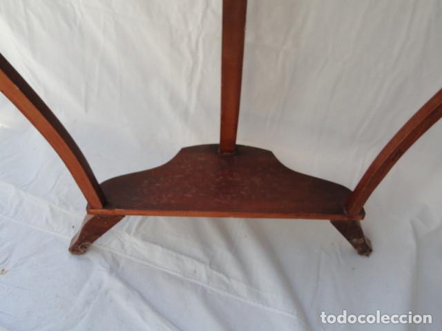 Antig&uuml;edades: SENCILLA C&Oacute;NSOLA DE MADERA CON MARQUETER&Iacute;A. - Foto 9
