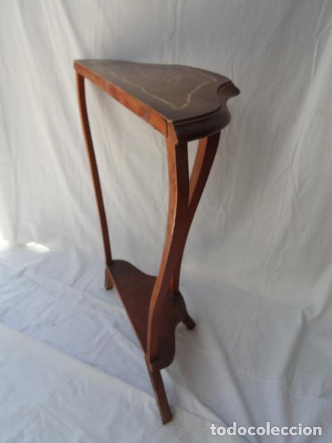 Antig&uuml;edades: SENCILLA C&Oacute;NSOLA DE MADERA CON MARQUETER&Iacute;A. - Foto 10