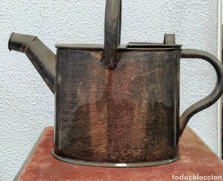 Antig&uuml;edades: Bonita regadera en metal plateado.