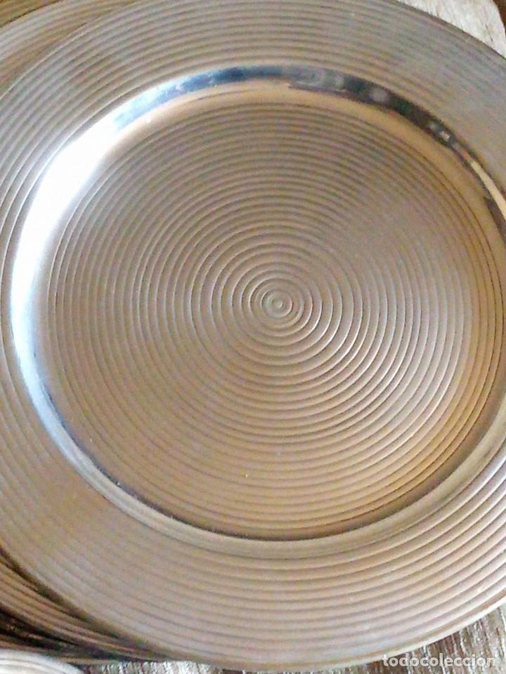 Antig&uuml;edades: ~~~~BONITO Y ELEGANTE JUEGO PLATEADO DE MESA, 6 BAJOPLATOS, 6 PLATILLOS Y POSABOTELLAS~~~~