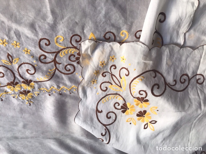 Antigüedades: Mantel años 60 lino bordado a maquina - Foto 5 - 205684618