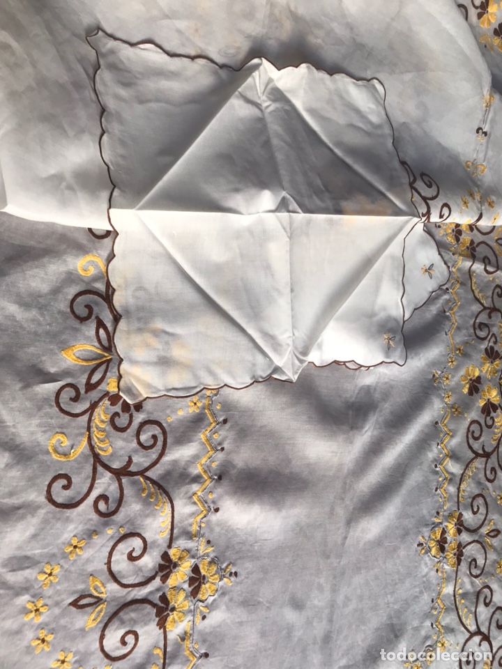 Antigüedades: Mantel años 60 lino bordado a maquina - Foto 6 - 205684618