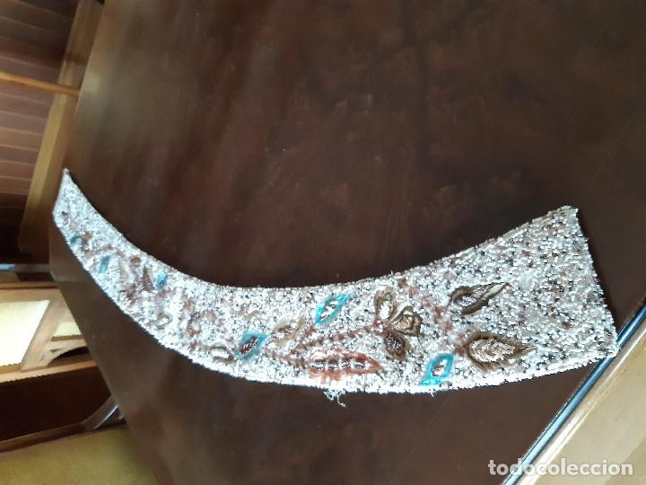Antig&uuml;edades: BONITO CINTURON CON BORDADOS Y AVALORIOS. - Foto 5