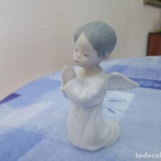 Antigüedades: FIGURA LLADRÓ PRIMERA ÉPOCA - ANGEL REZANDO EN MATE