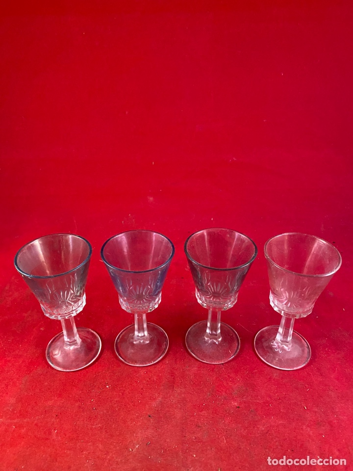 Antig&uuml;edades: 4 copitas de Cristal - Foto 1