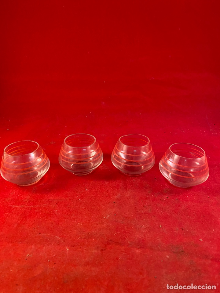 Antiquit&eacute;s: Juego de 4 vasitos Cristal