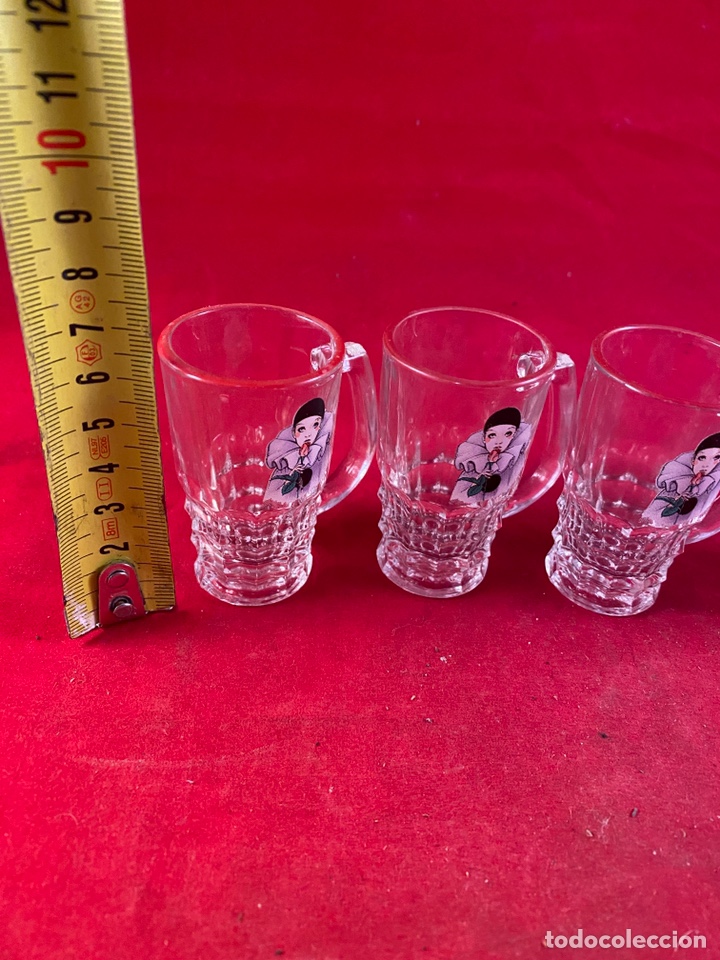 Antig&uuml;edades: 4 jarritas peque&ntilde;as Cristal - Foto 3