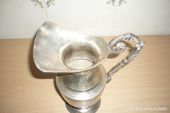 Antig&uuml;edades: Antigua Jarra de Alpaca. 23 cm. - Foto 4