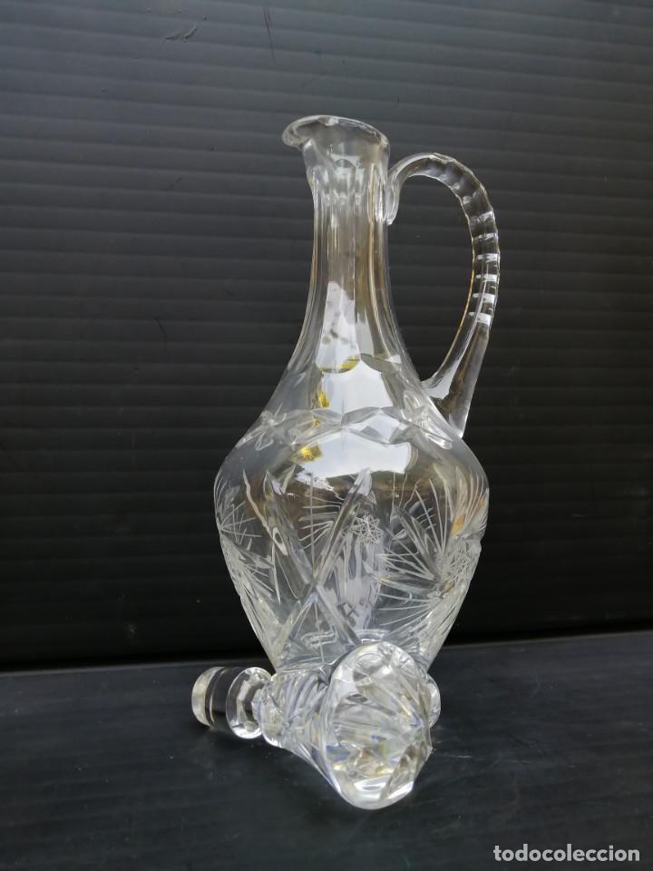 Antig&uuml;edades: BOTELLA LICORERA CON ASA CONFECCIONADA EN CRISTAL - Foto 2