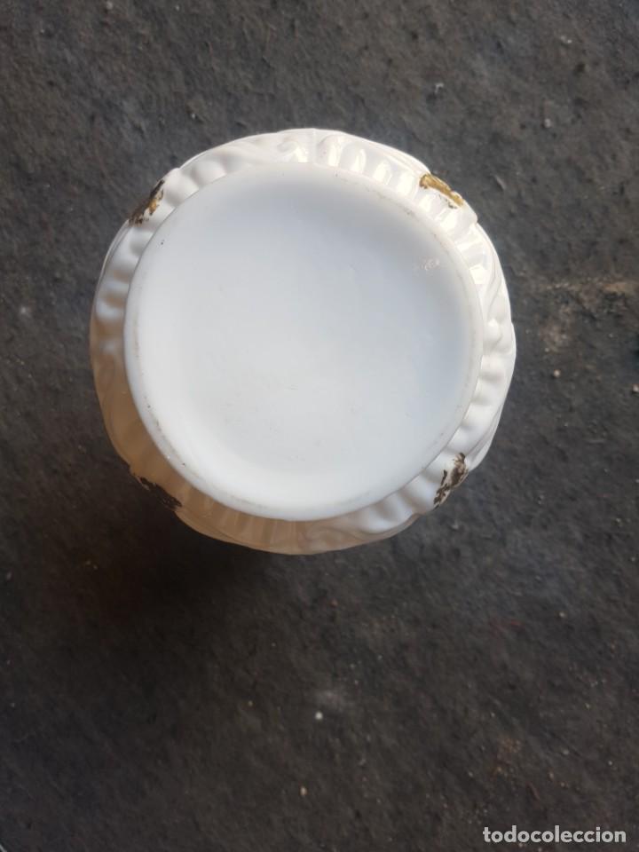 Antig&uuml;edades: Jarra de Opalina grande - Foto 3