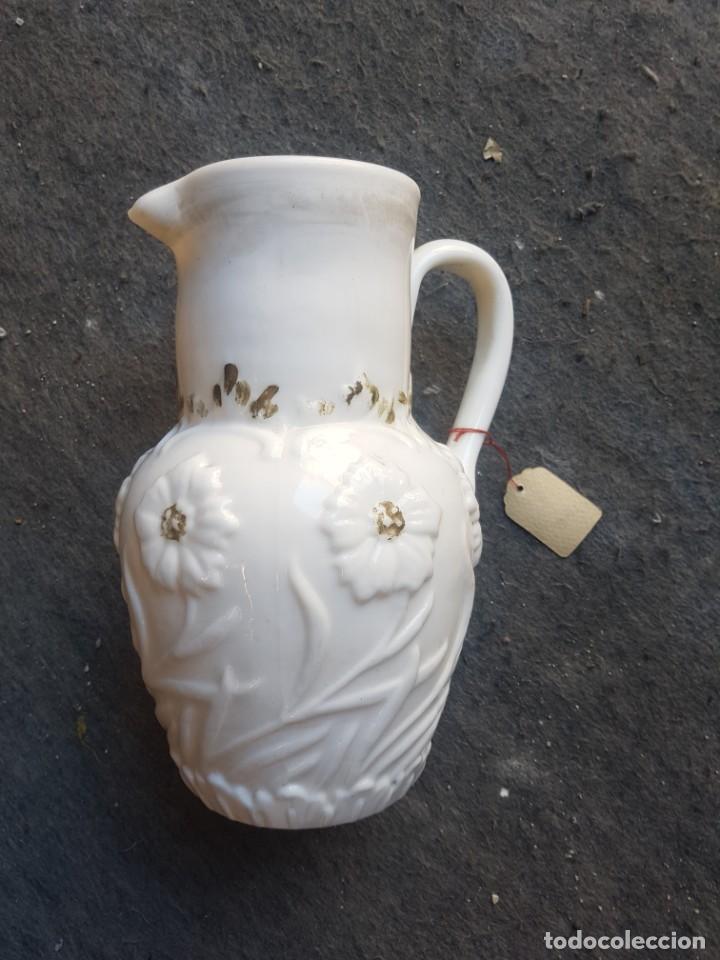 Antig&uuml;edades: Jarra de Opalina grande - Foto 1