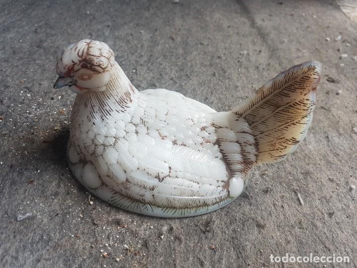 Antig&uuml;edades: Tapa gallina opalina - Foto 1