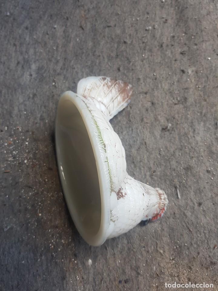 Antig&uuml;edades: Tapa gallina opalina - Foto 2