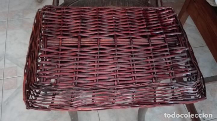 Antig&uuml;edades: Bandeja de mimbre - Foto 2