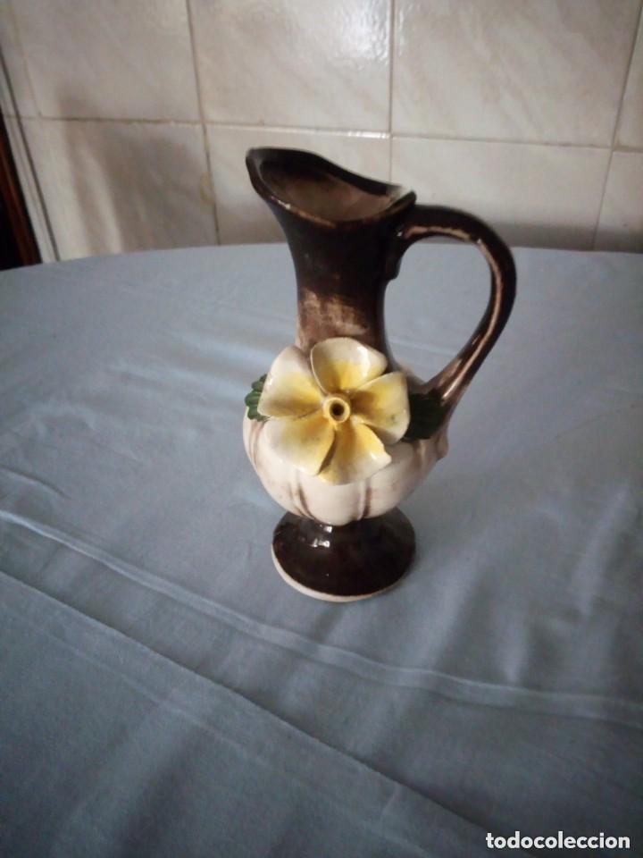 Antig&uuml;edades: Antiguo jarron de loza capodimonte,flor en 3d - Foto 1