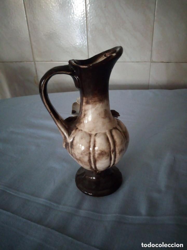 Antig&uuml;edades: Antiguo jarron de loza capodimonte,flor en 3d - Foto 2