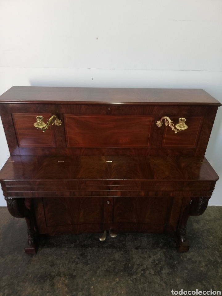Antig&uuml;edades: Piano antiguo caoba peque&ntilde;o