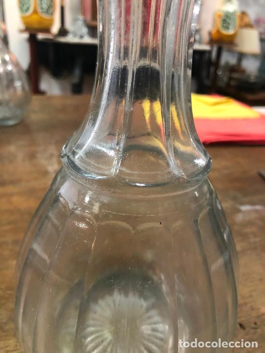 Antig&uuml;edades: ANTIGUA BOTELLA DE CRISTAL - MEDIDA 22 CM - Foto 3