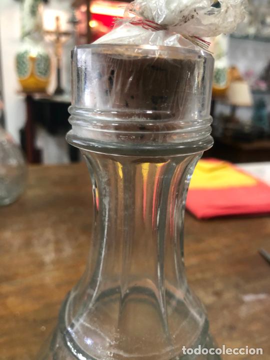 Antig&uuml;edades: ANTIGUA BOTELLA DE CRISTAL - MEDIDA 22 CM - Foto 4