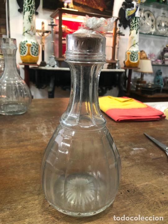 Antig&uuml;edades: ANTIGUA BOTELLA DE CRISTAL - MEDIDA 22 CM - Foto 1