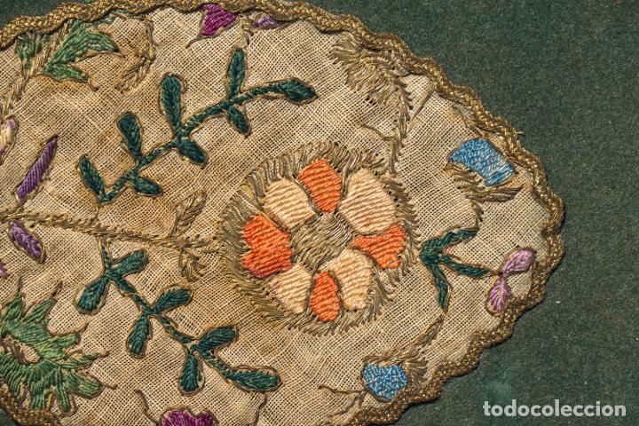 Antig&uuml;edades: Bordado antiguo floral - Foto 3