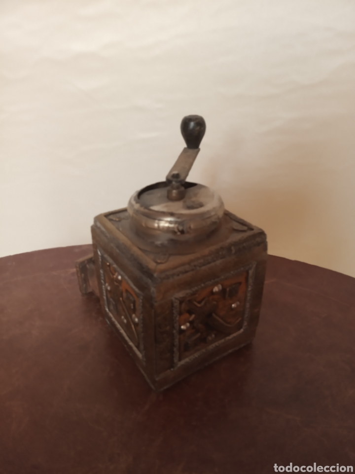 Antig&uuml;edades: Molinillo de caf&eacute; antiguo - Foto 1