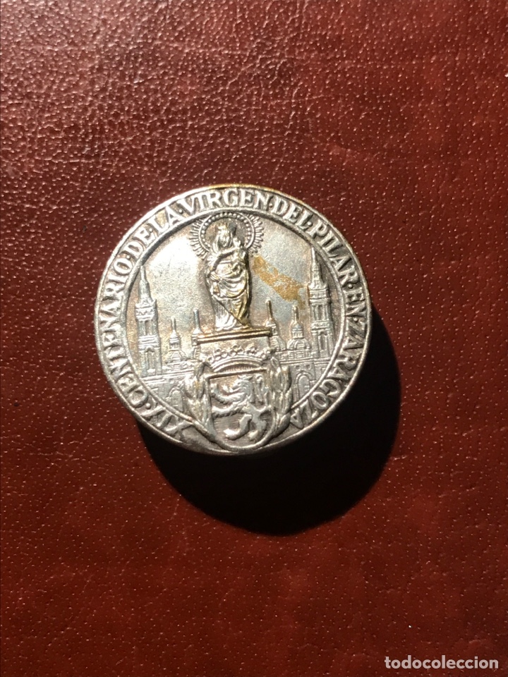 Antig&uuml;edades: XX centenario Virgen Pilar. Insignia - Foto 1