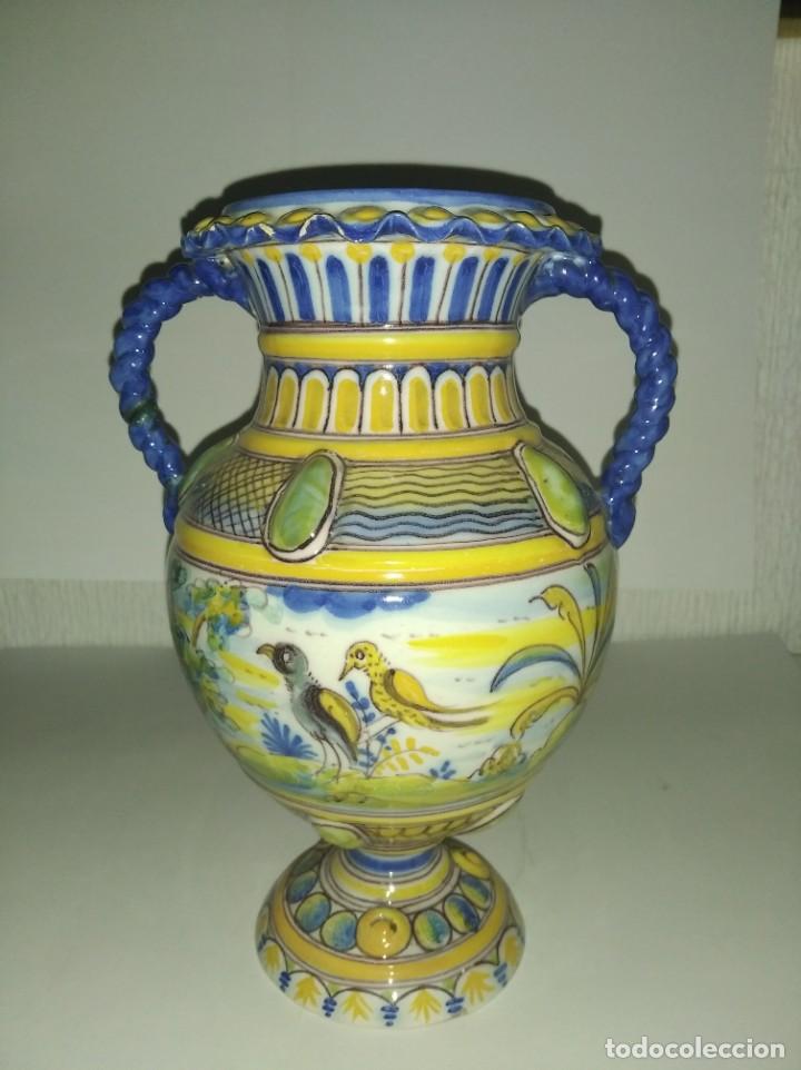 Sold at Auction: Paragüero realizado en cerámica de Ruiz de Luna  representando caballero en caballo. Talavera.