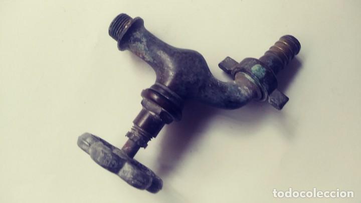 Antig&uuml;edades: grifo de laton o simil dorado - Foto 4