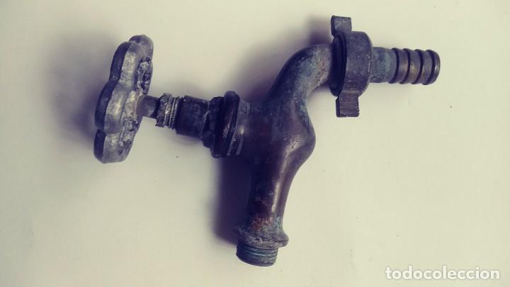 Antig&uuml;edades: grifo de laton o simil dorado - Foto 5
