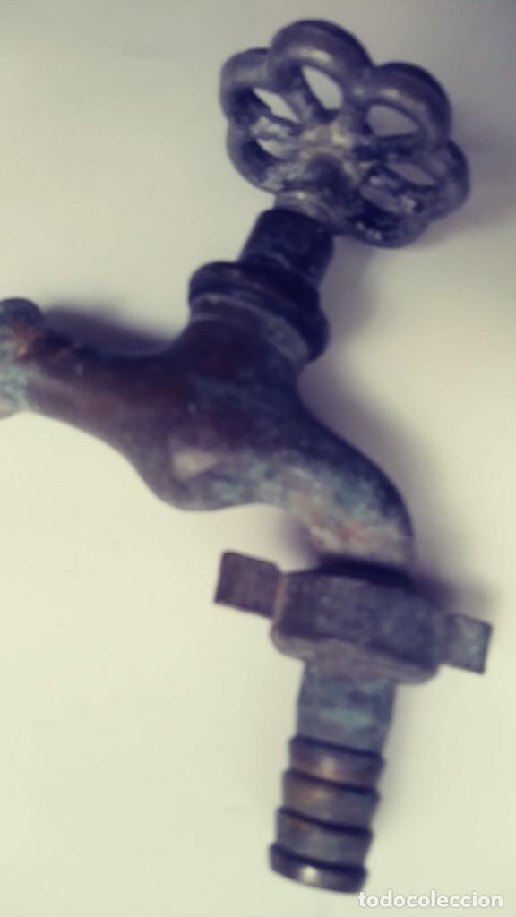 Antig&uuml;edades: grifo de laton o simil dorado - Foto 6