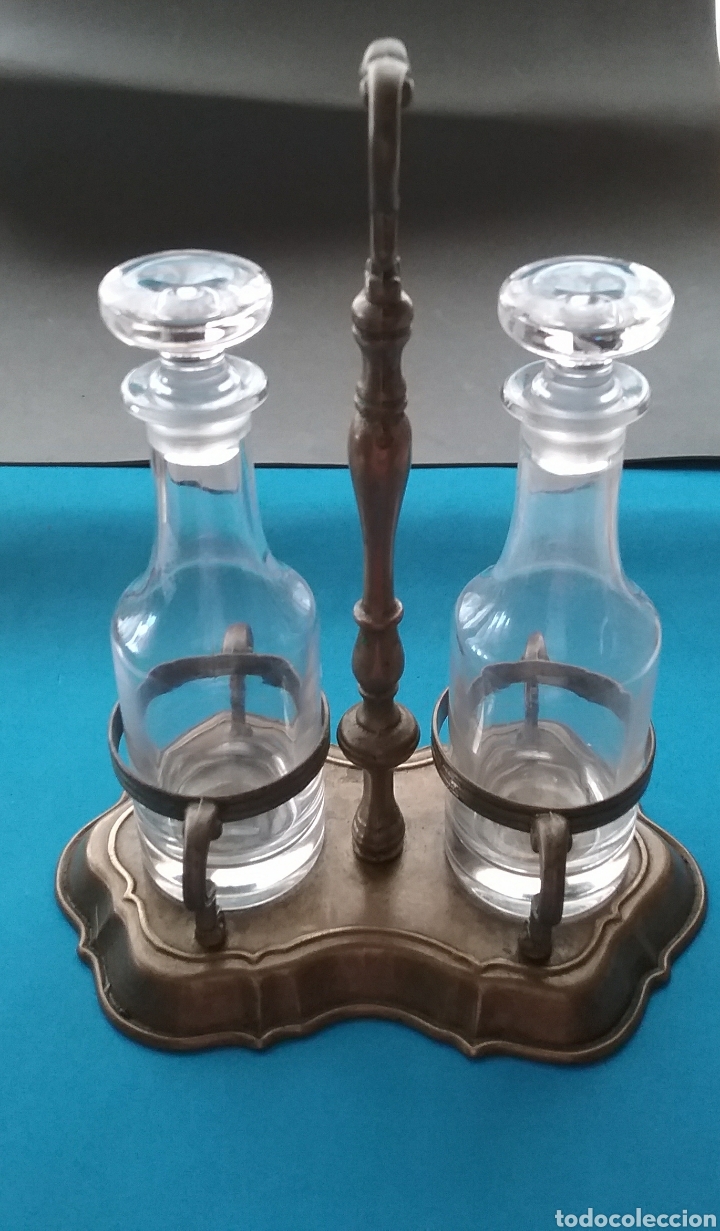 Oggetti Antichi: Antiguo convoy de aceitera y vinagrera en metal y cristal.