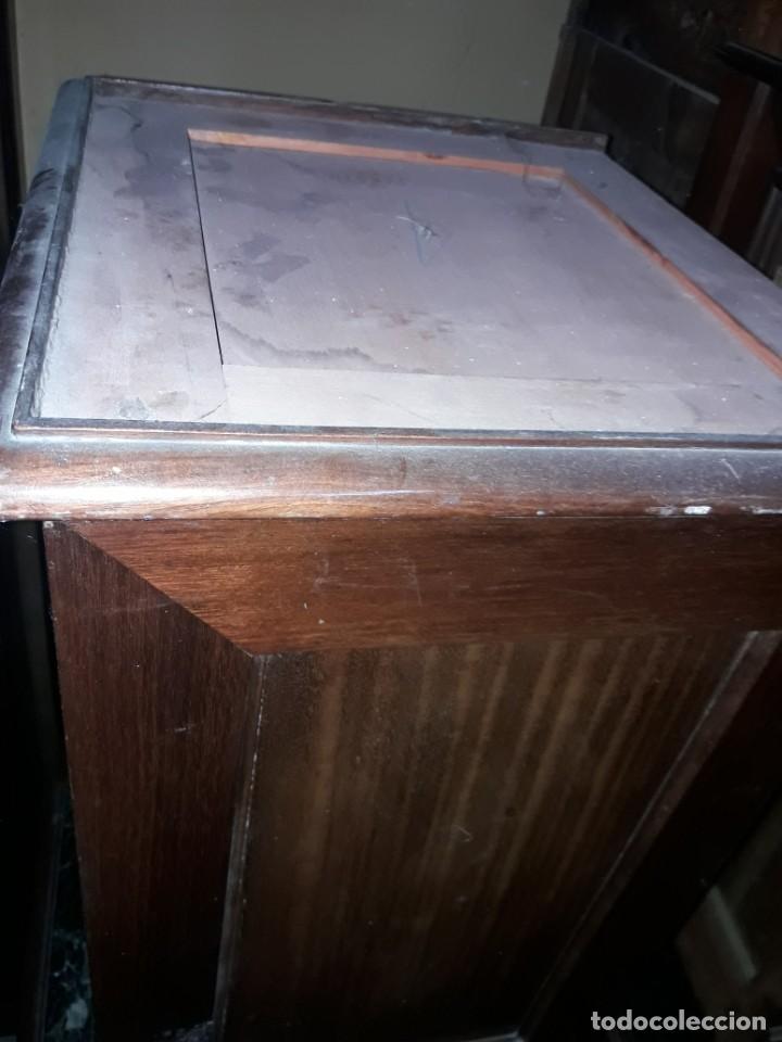 Antig&uuml;edades: Mesilla de noche - Foto 3