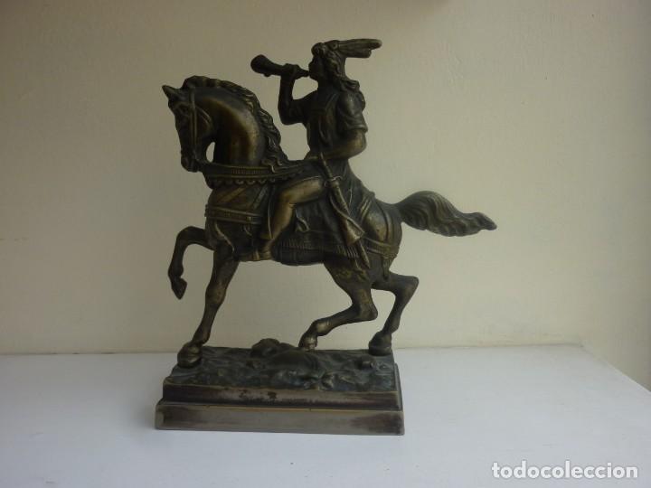 Antig&uuml;edades: FIGURA ECUESTRE DE BRONCE - Foto 1