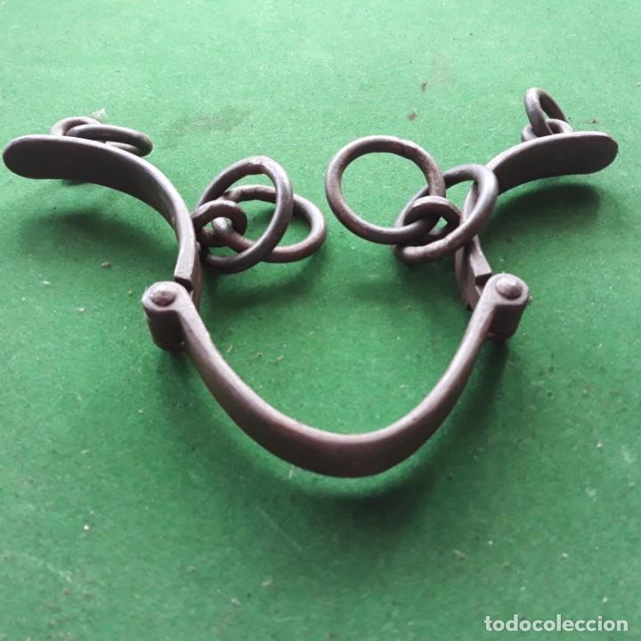 Antig&uuml;edades: Antiguo bocado de hierro para caballo. - Foto 2