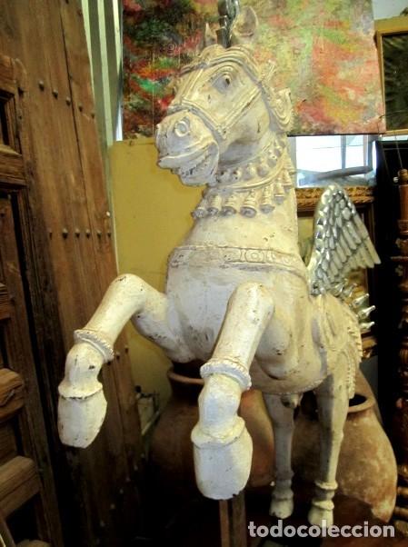 Antig&uuml;edades: Caballo Pegaso con alas y apliques de pewter , - Foto 3