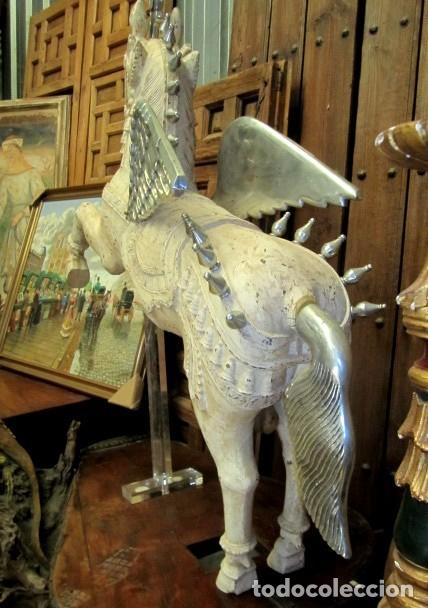 Antig&uuml;edades: Caballo Pegaso con alas y apliques de pewter , - Foto 4