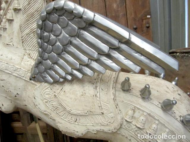 Antig&uuml;edades: Caballo Pegaso con alas y apliques de pewter , - Foto 5