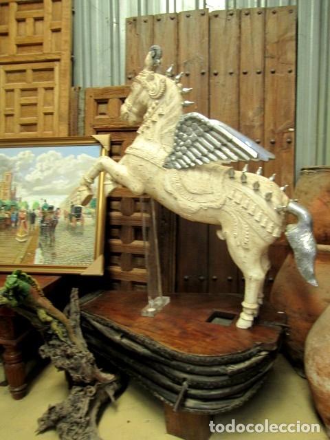 Antig&uuml;edades: Caballo Pegaso con alas y apliques de pewter , - Foto 10