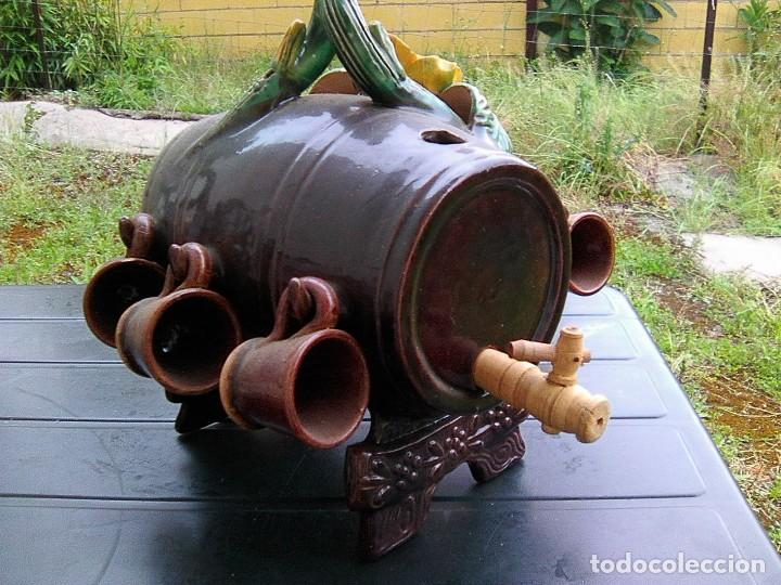 Antiques: tonel para sangr&iacute;a con seis tazas con grifo dispensador.- cer&aacute;mica esmaltada