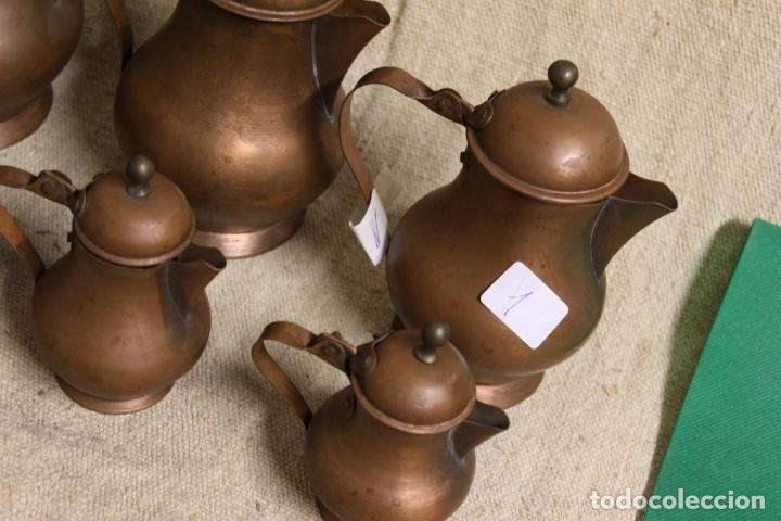 Antig&uuml;edades: juego de jarras lecheras de cobre - Foto 5