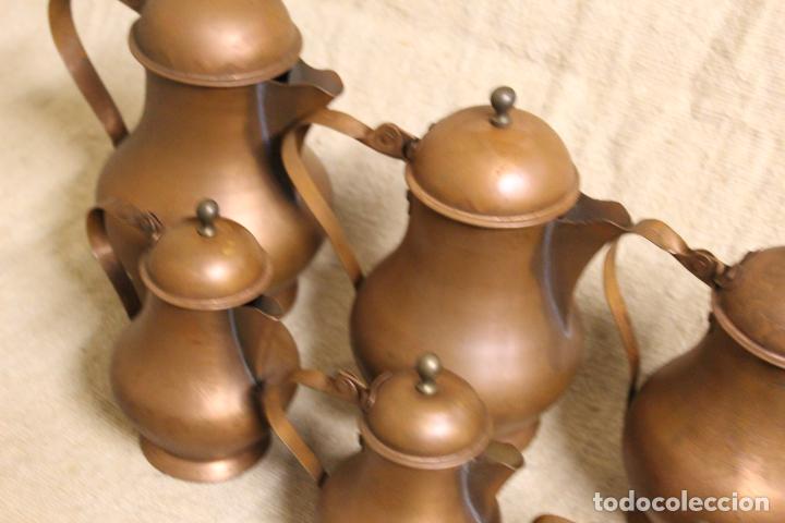 Antig&uuml;edades: juego de jarras lecheras de cobre - Foto 7
