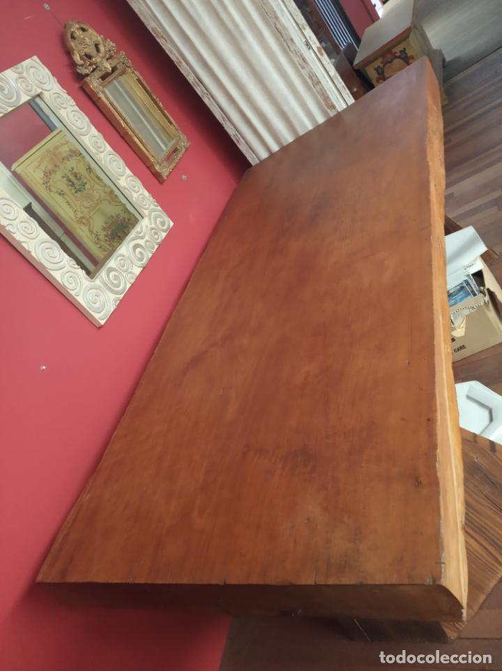Antig&uuml;edades: Tabl&oacute;n de una sola pieza