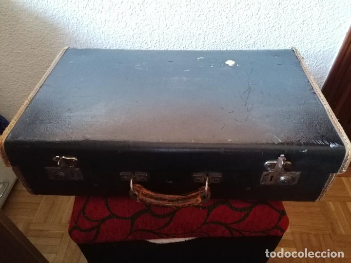 Antig&uuml;edades: MALETA DE VIAJE DE PIEL, MEDIDAS 50 X 30 X 14 CM