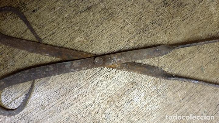 Antig&uuml;edades: Pinzas de forja para cocina - Foto 2
