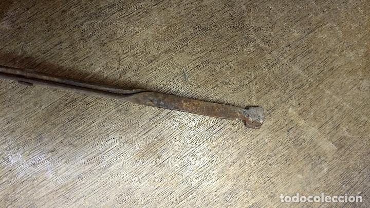 Antig&uuml;edades: Pinzas de forja para cocina - Foto 5
