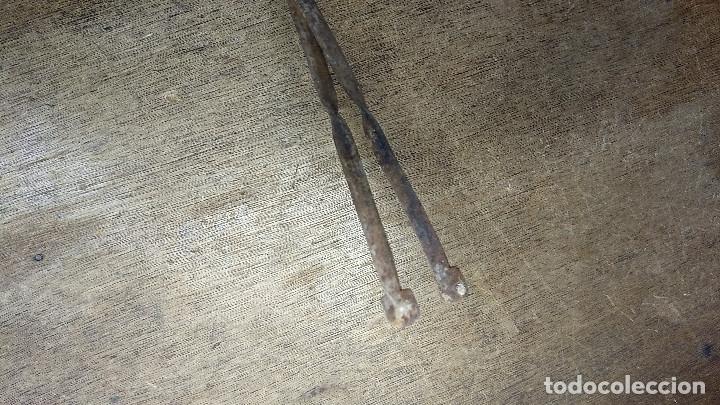 Antig&uuml;edades: Pinzas de forja para cocina - Foto 9