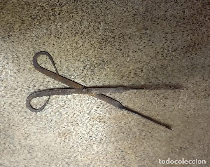 Antig&uuml;edades: Pinzas de forja para cocina - Foto 1