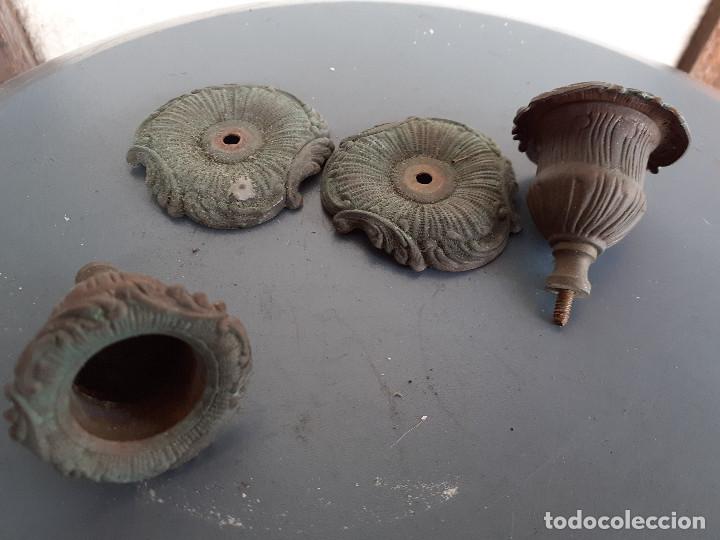 Antig&uuml;edades: Candeleros con sus platillos - Foto 1