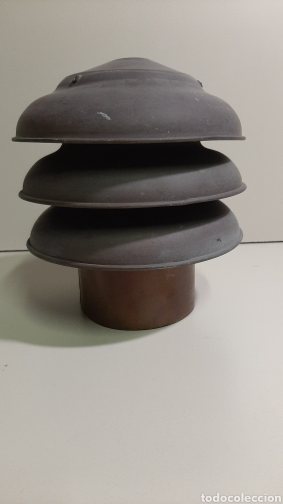 Antiguidades: Bonito y antiguo sombrerete de chimenea, sombrero. Es de cobre, conserva su p&aacute;tina. Nunca usado.